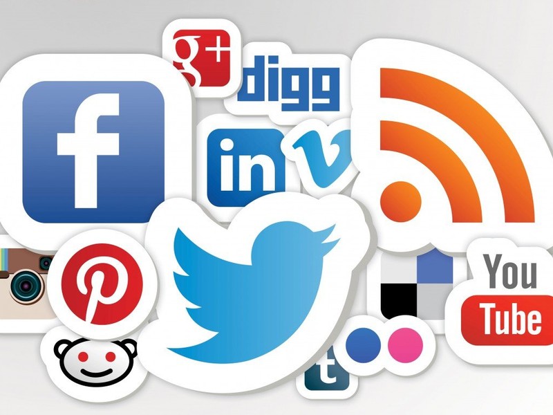 Logo của Real Madrid và Barcelona, biểu tượng cho trận El Clásico.