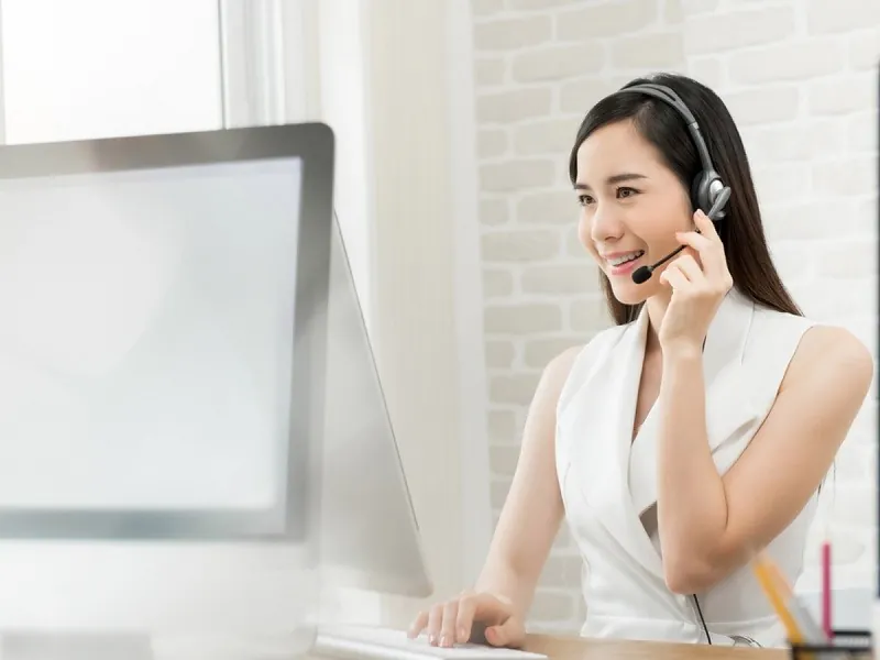 Hình ảnh sân bóng rổ với cầu thủ đang thi đấu, tượng trưng cho các giải bóng rổ chuyên nghiệp.